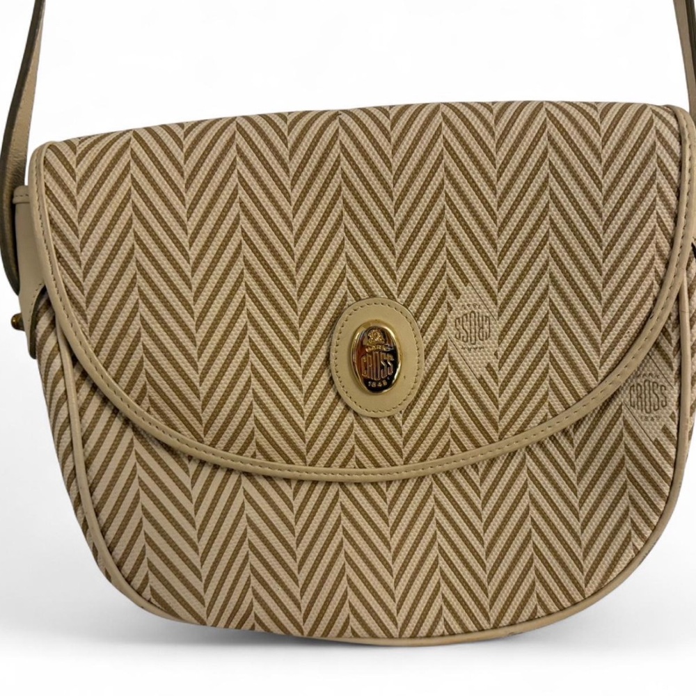 Vintage Chic Beige Crossbody Bag - Picture 3 of 7